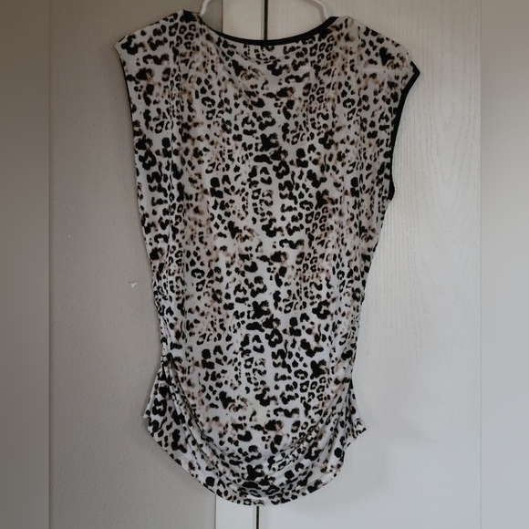 Vince Camuto Sleeveless Animal Print Ruched Blouse with Keyhole - Picture 8 of 8